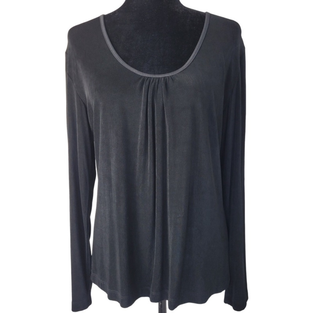 ✅ Chico’s travelers black round neck blouse top size 2